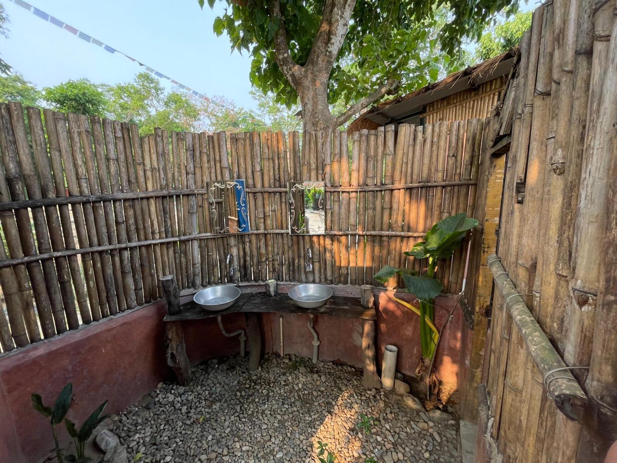 Bamby Chilling House - Feel The Nature Sauraha Ngoại thất bức ảnh