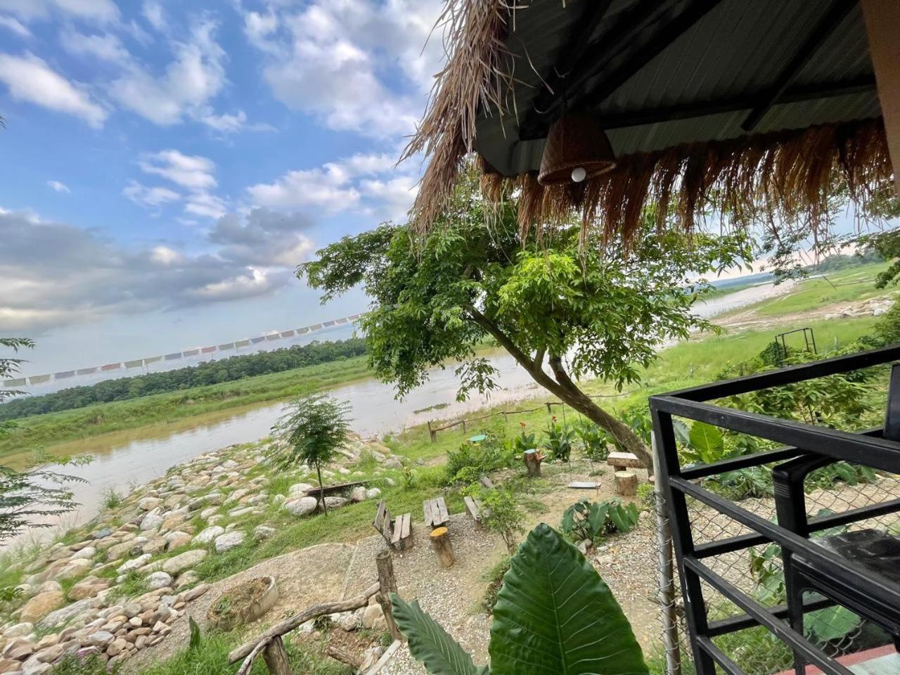 Bamby Chilling House - Feel The Nature Sauraha Ngoại thất bức ảnh