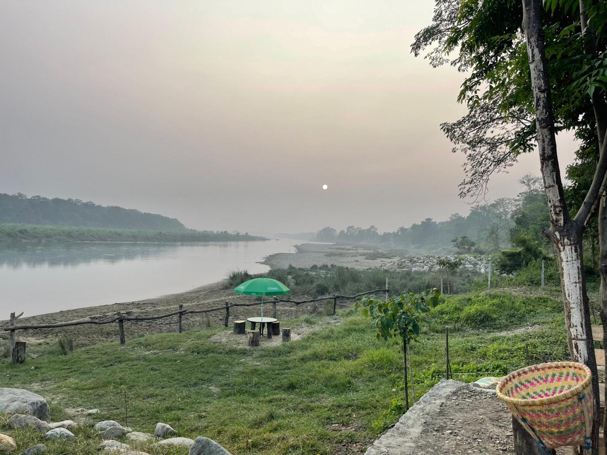 Bamby Chilling House - Feel The Nature Sauraha Ngoại thất bức ảnh
