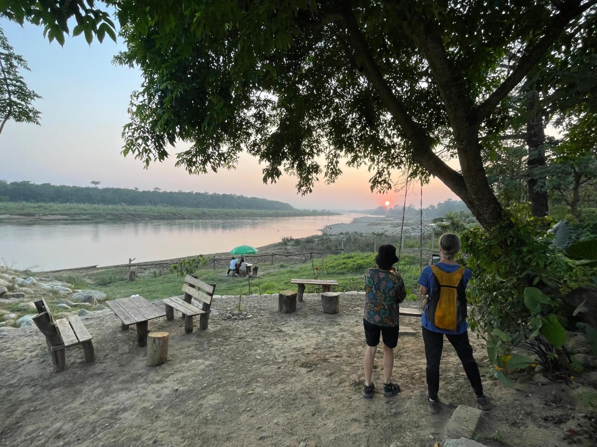 Bamby Chilling House - Feel The Nature Sauraha Ngoại thất bức ảnh