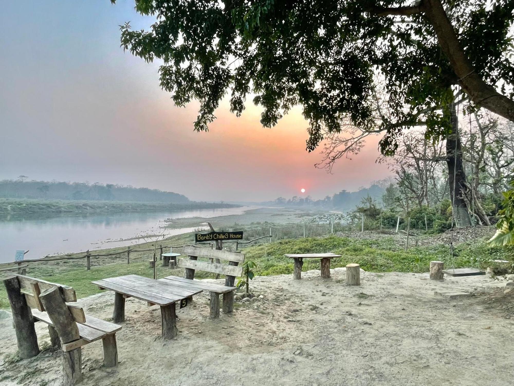 Bamby Chilling House - Feel The Nature Sauraha Ngoại thất bức ảnh